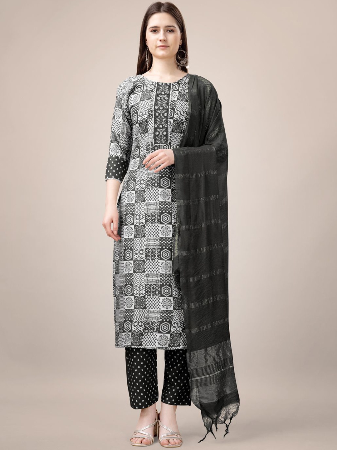 

WILNERCROWN Ethnic Motifs Printed Thread Work Straight Kurta with Trousers & Dupatta, Black