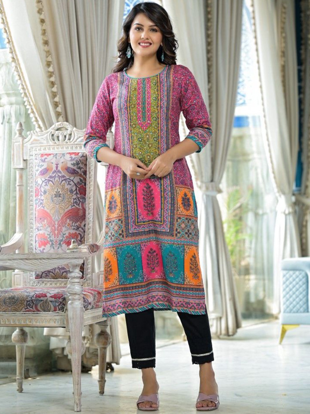 

Juniper Floral Printed Round Neck Sequinned Straight Kurta, Pink