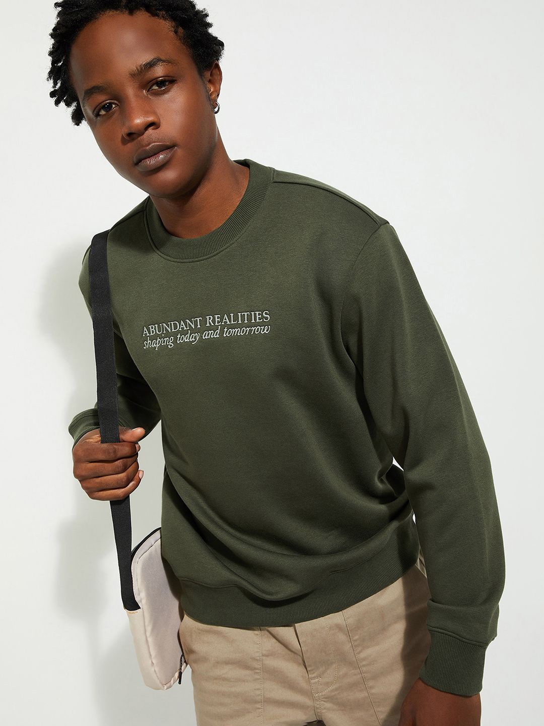 

max URB_N Men Embroidered Sweatshirt, Green