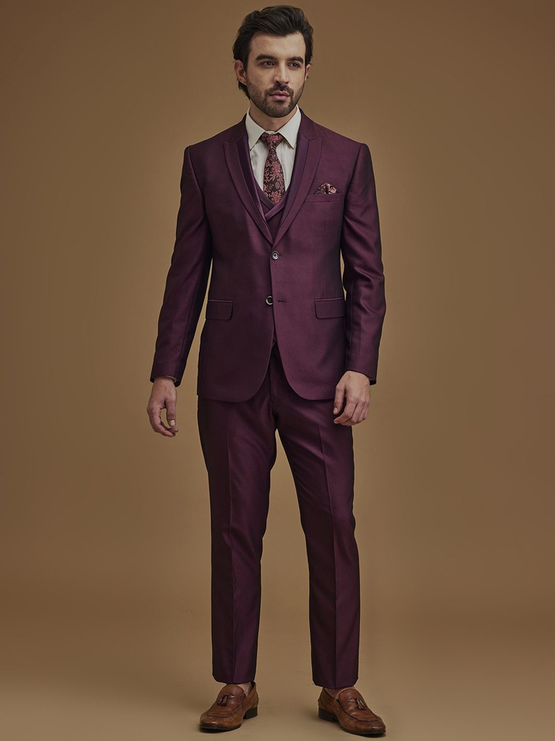 

Neumen Mens Self Design Slim-Fit Single-Breasted Five Piece Formal Suit, Purple