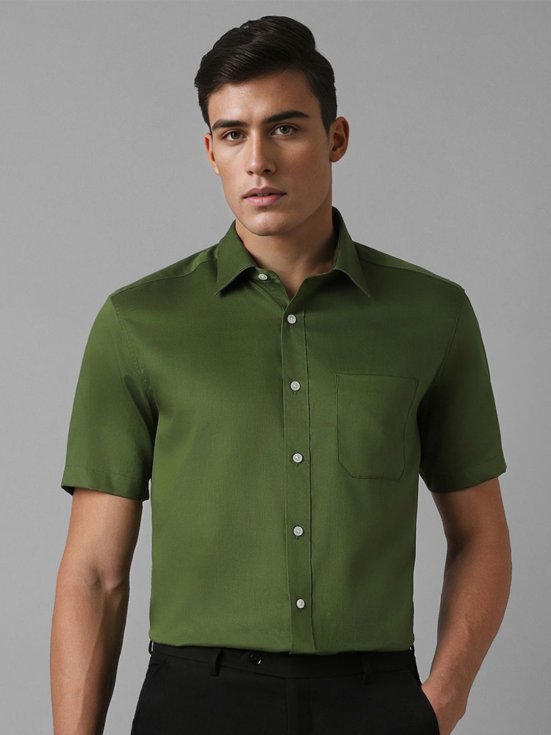 

Louis Philippe Men Spread Collar Solid Cotton Formal Shirt, Green