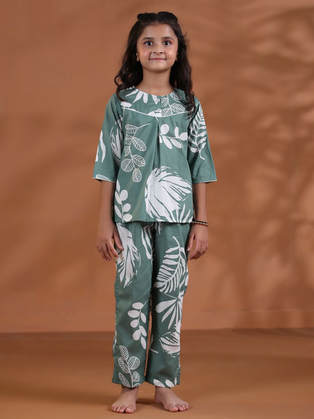 

SANSKRUTIHOMES Girls Printed Pure Cotton Night suit, Green