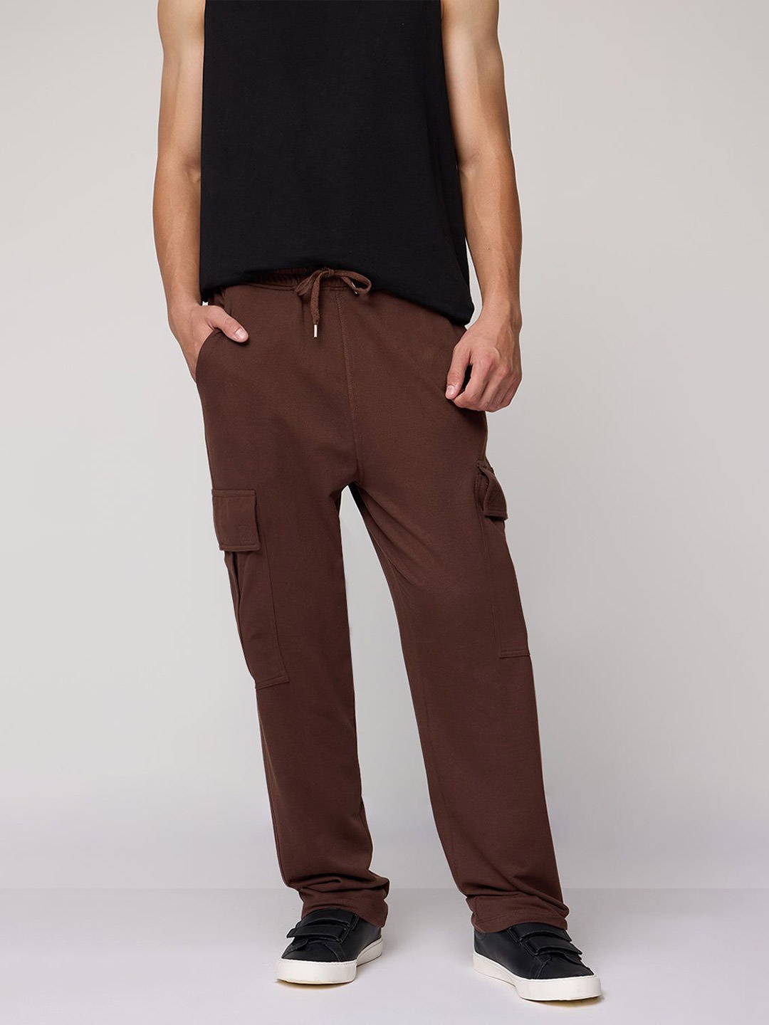 

FREAKINS Men Mid-Rise Loose Fit Cotton Cargos Trousers, Brown