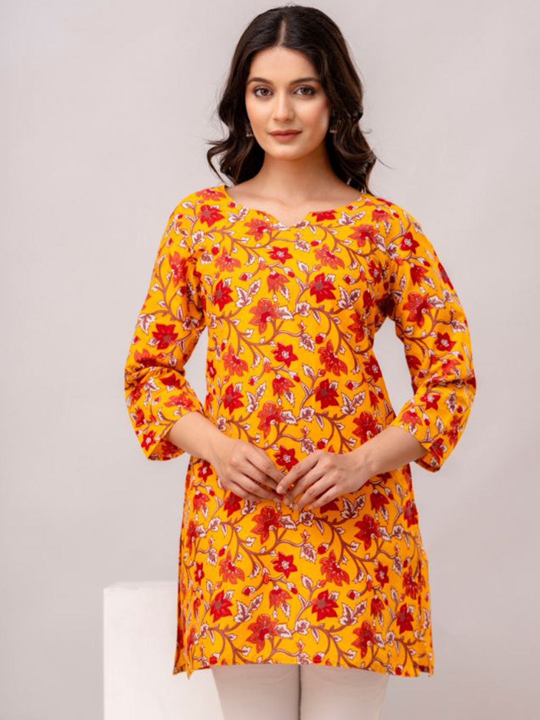 

Arudhi Floral Printed Pure Cotton Straight Kurti, Yellow
