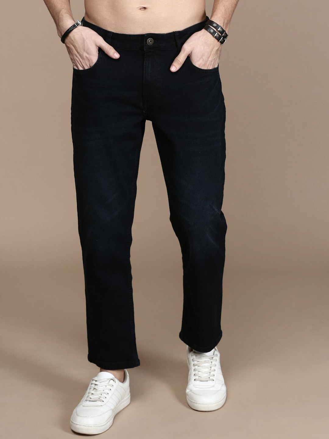 

The Roadster Lifestyle Co Men Slim Fit Stretchable Jeans, Black