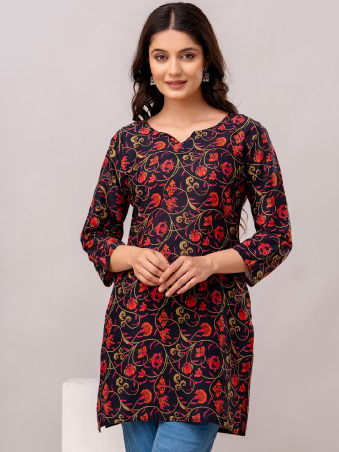 

Arudhi Floral Printed Pure Cotton Straight Kurti, Black