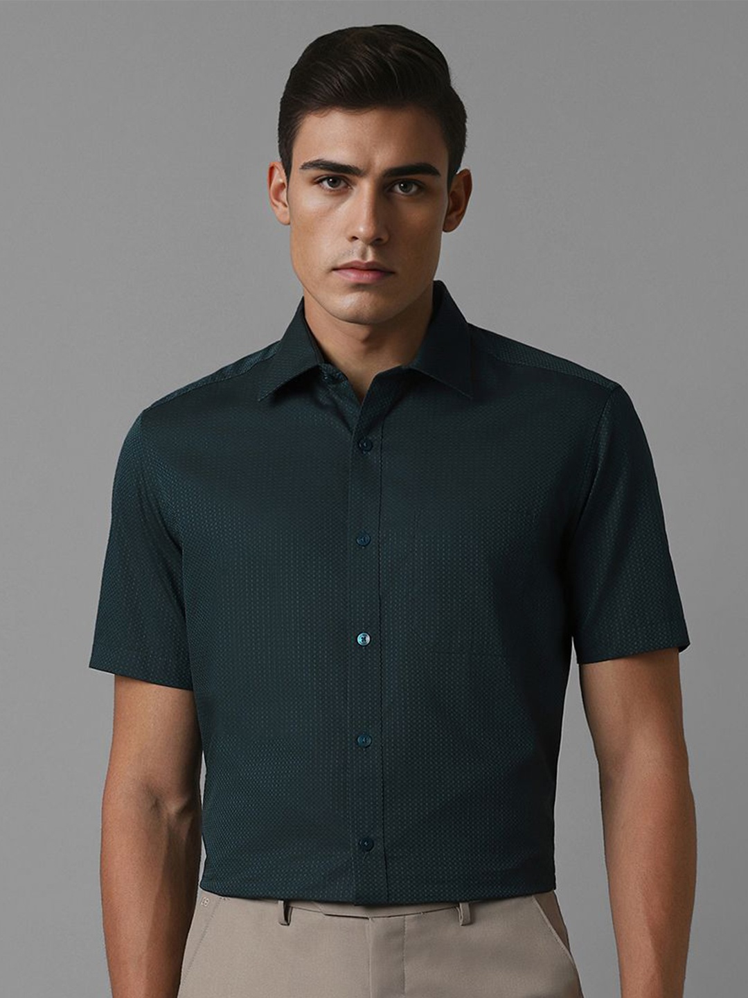 

Louis Philippe Men Spread Collar Solid Cotton Formal Shirt, Green