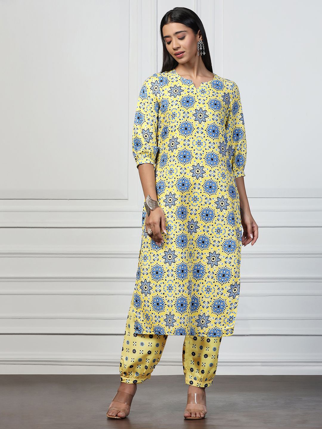 

BAESD Floral Printed Regular Straight Kurta with Trousers, Yellow
