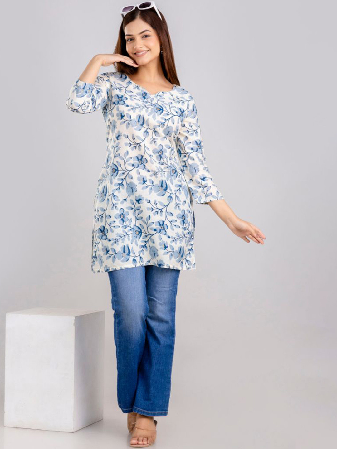 

Arudhi Floral Printed Pure Cotton Straight Kurta, Blue