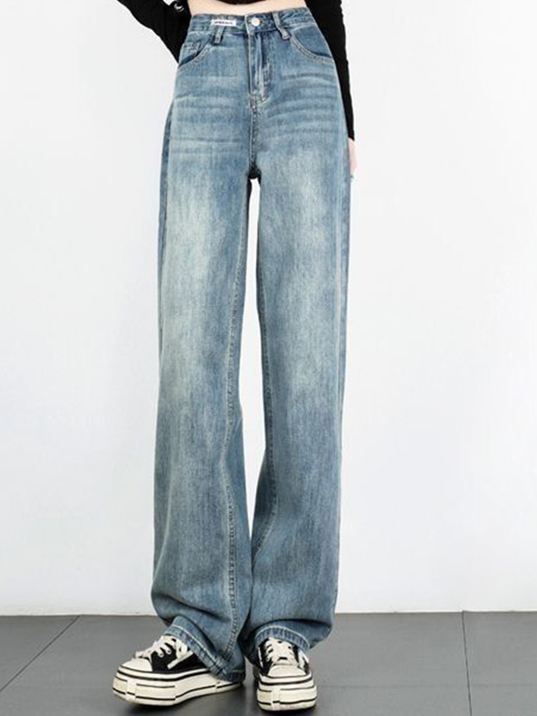 

StyleCast Women Straight Fit High-Rise Light Fade Jeans, Blue
