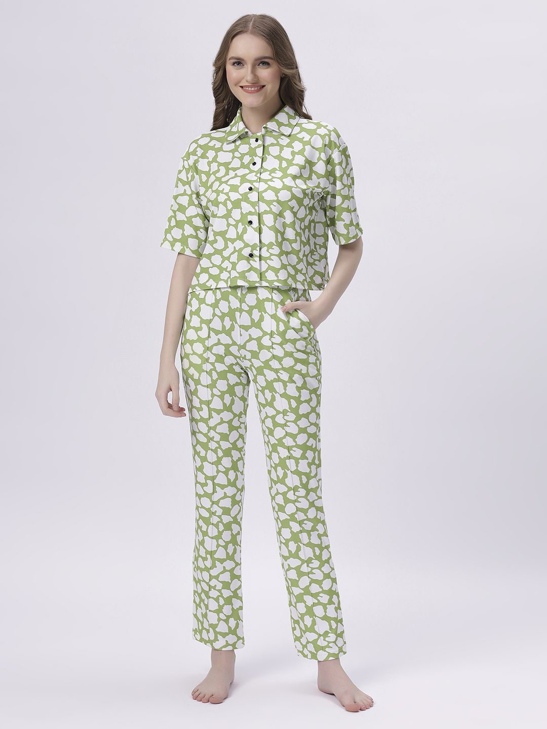 

BABA YAGA Printed Drop Shoulder Sleeves Shirt With Trousers, Green