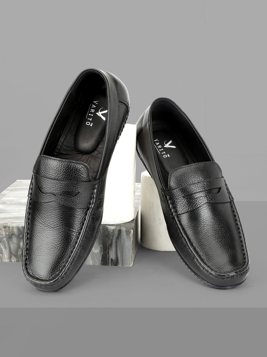 

Varito Men Slip-On Leather Loafers, Black