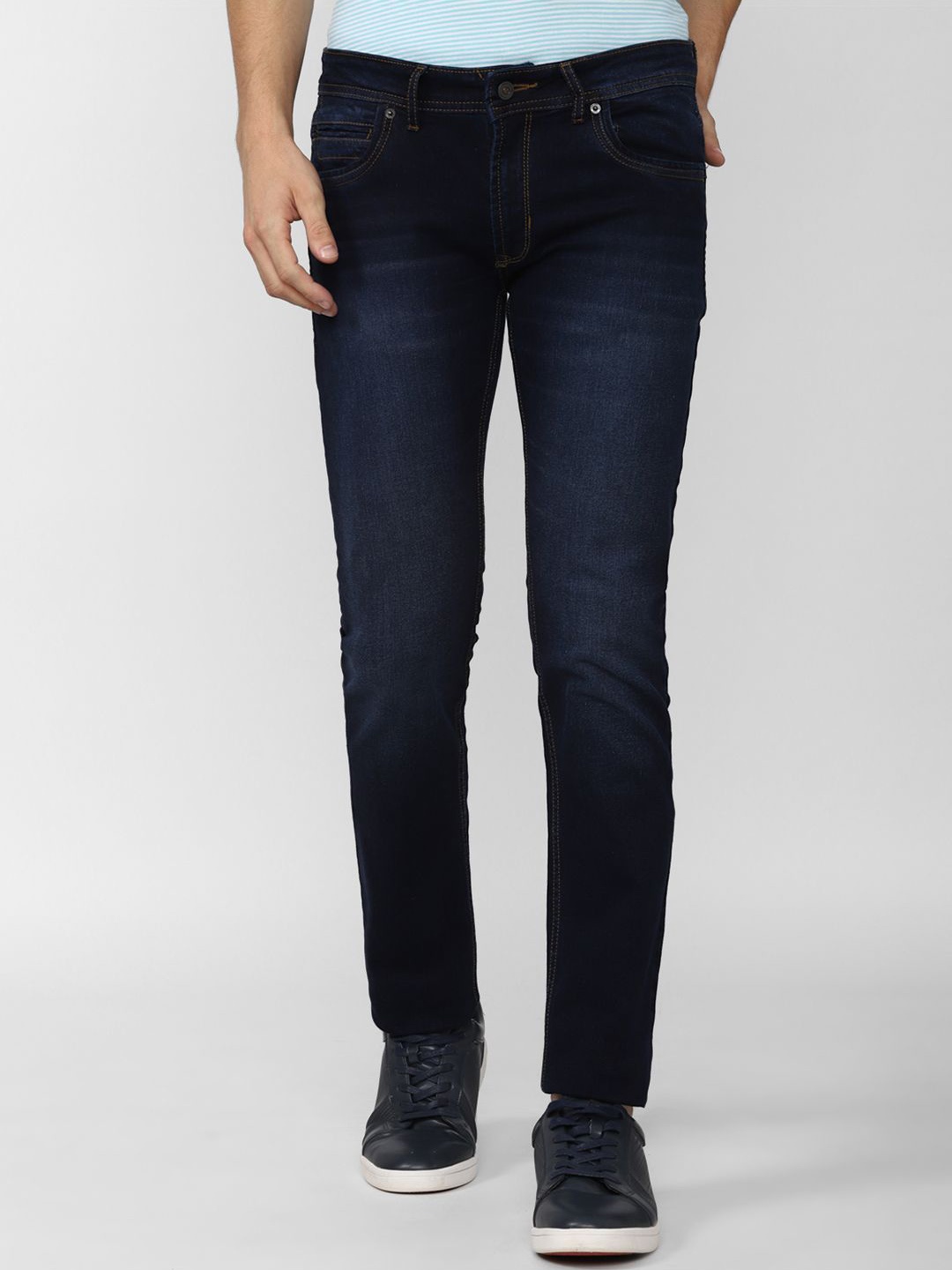 

Peter England Casuals Men Slim Fit Light Fade Jeans, Navy blue