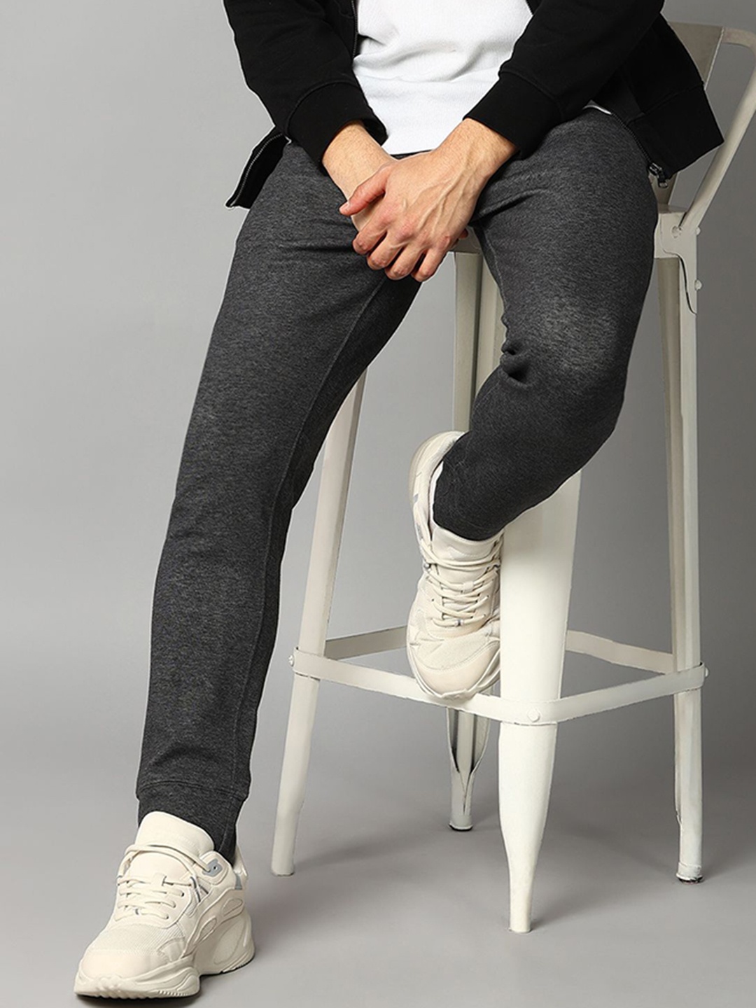 

Alan Jones Men Solid Cotton Mid-Rise Joggers, Grey