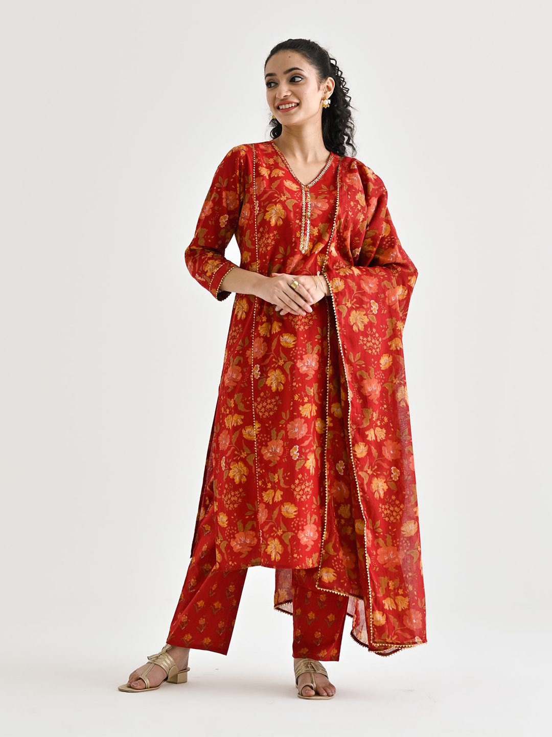 

Rustorange Floral Printed Pure Cotton Straight Kurta with Trousers & With Dupatta, Red