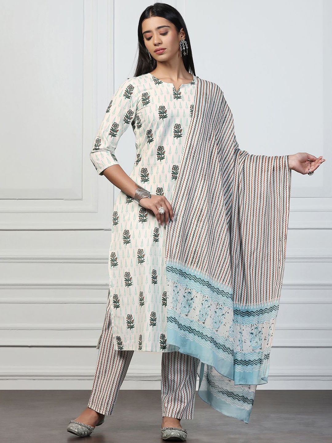 

BAESD Floral Printed Kurta with Trousers & Dupatta, Off white