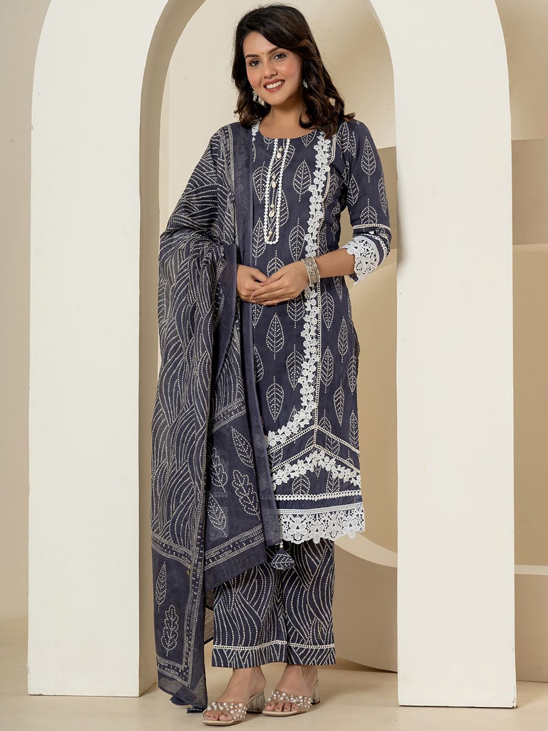 

Yufta Bandhani Printed Pure Cotton Straight Kurta & Trousers With Dupatta, Navy blue