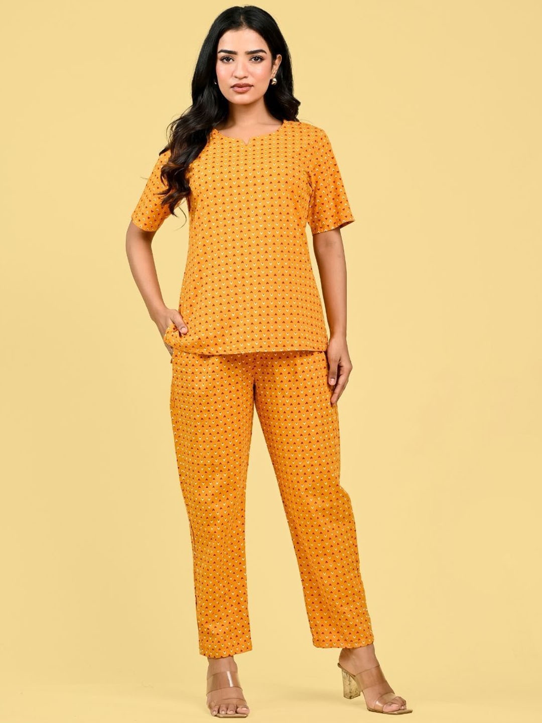 

GORDHAN Women Printed Night suit, Yellow