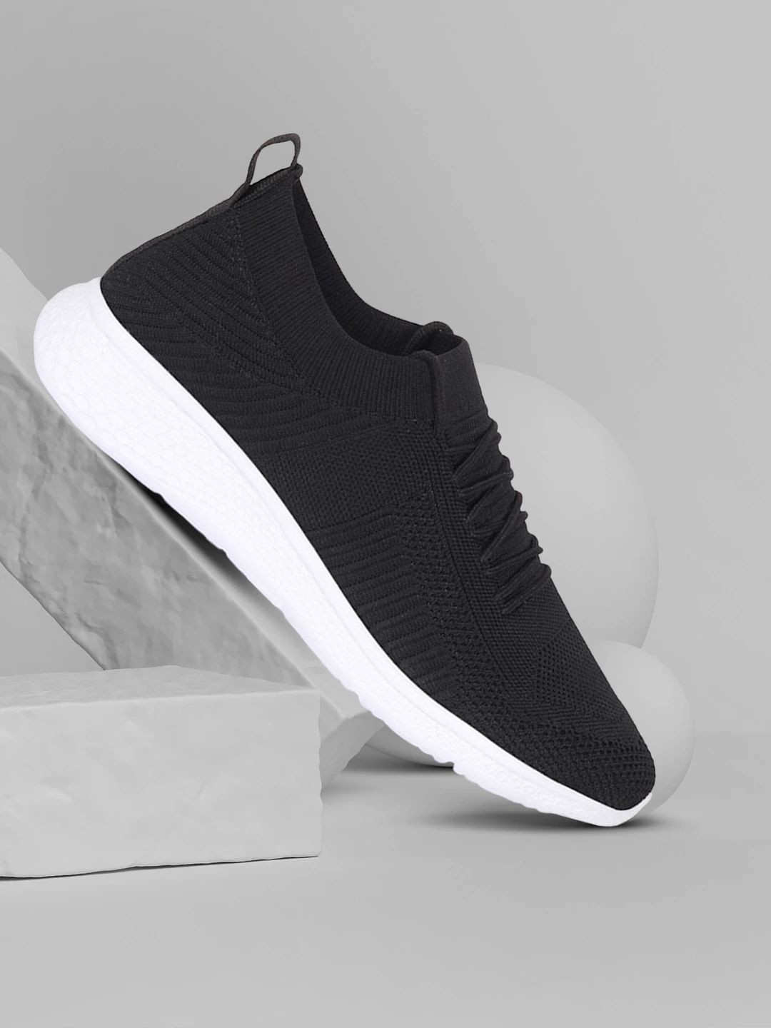 

SPRENGE Men Woven Design Sneakers, Black