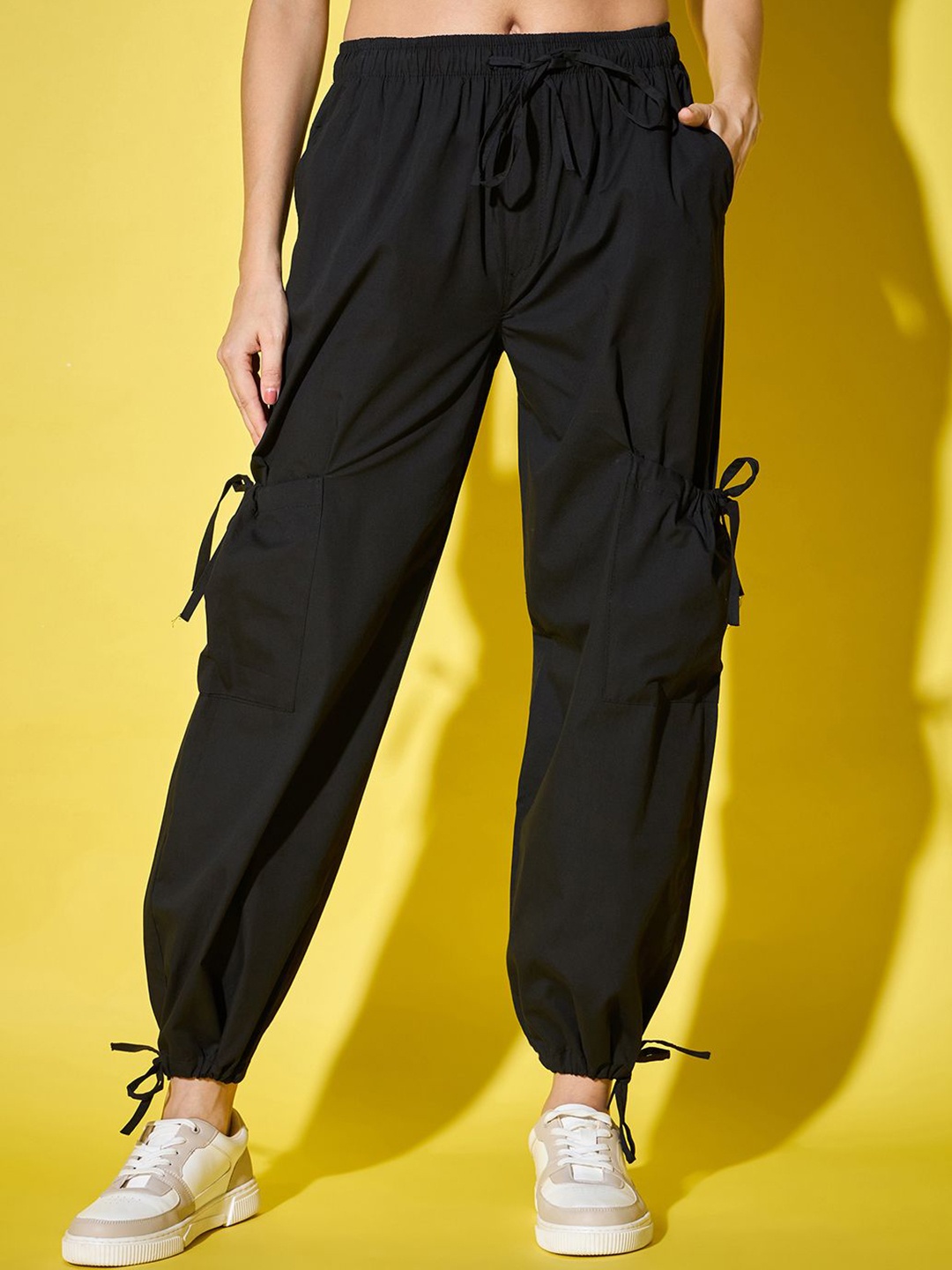 

BUY NEW TREND Women Relaxed Straight Fit High-Rise Cargos, Black