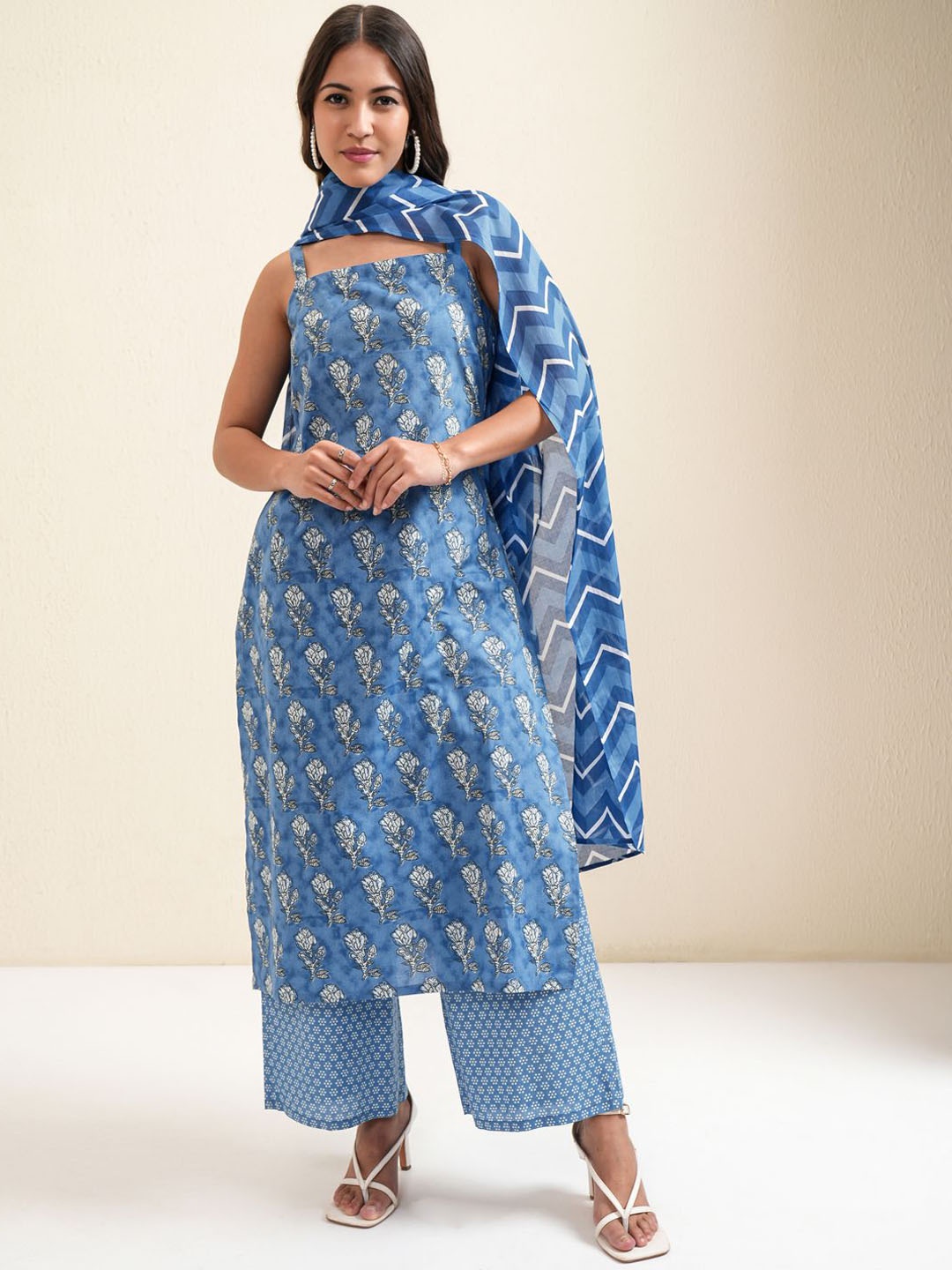 

Vishudh Blue & White Floral Printed Pure Cotton Straight Kurta & Palazzos With Dupatta