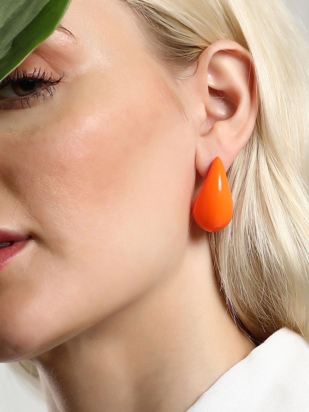 

SOHI The Medium Teardrop Shaped Studs Earrings, Orange