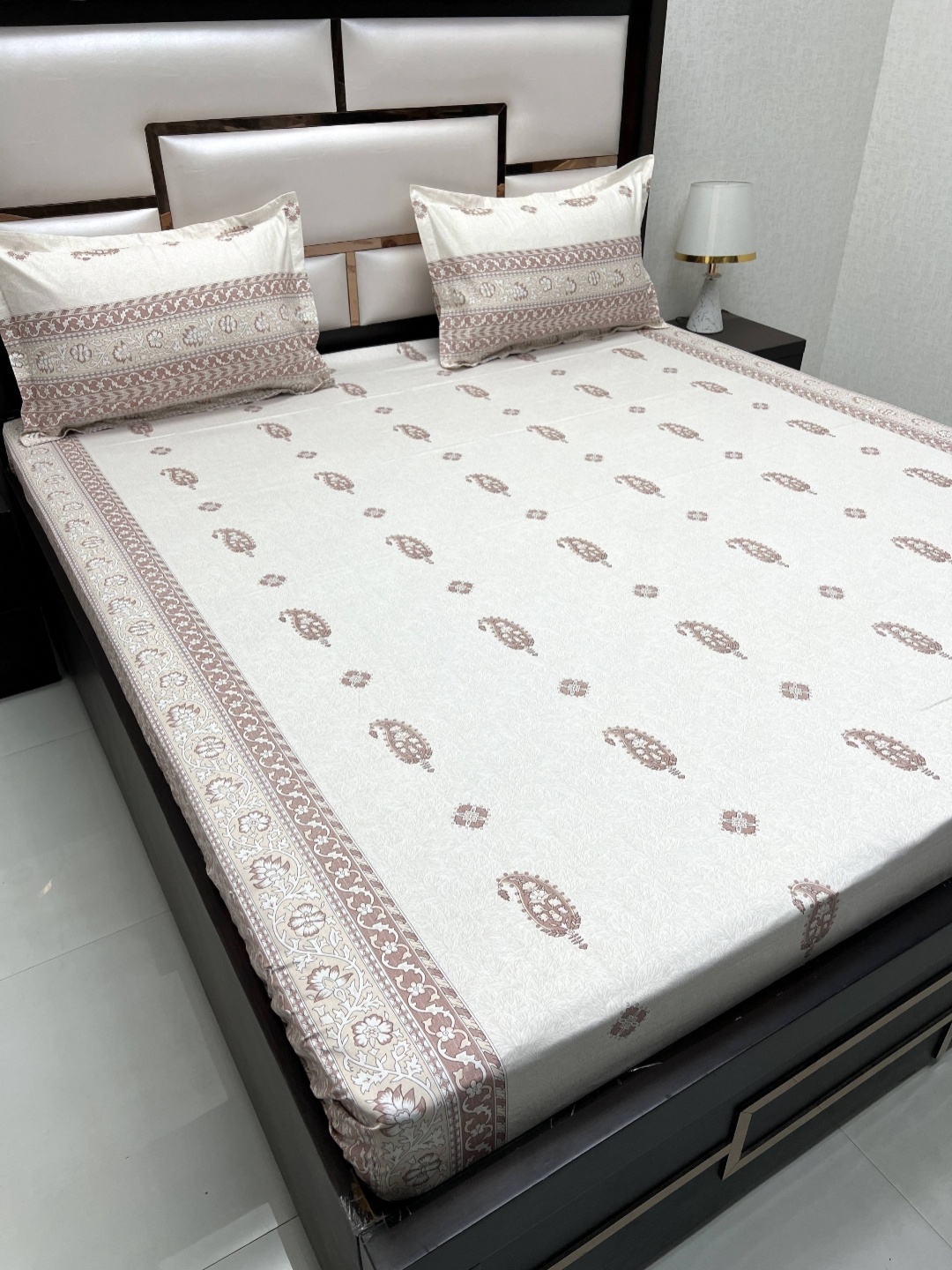 

Pure Decor Peach Coloured Ethnic Motifs Pure Cotton 400TC Queen Bedsheet & 2 Pillow Covers