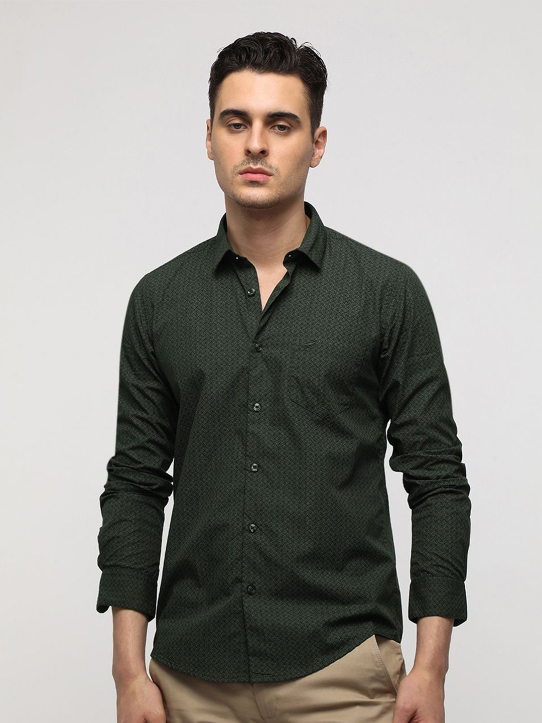 

Crocodile India Slim Fit Micro Ditsy Printed Spread Collar Pure Cotton Shirt, Green