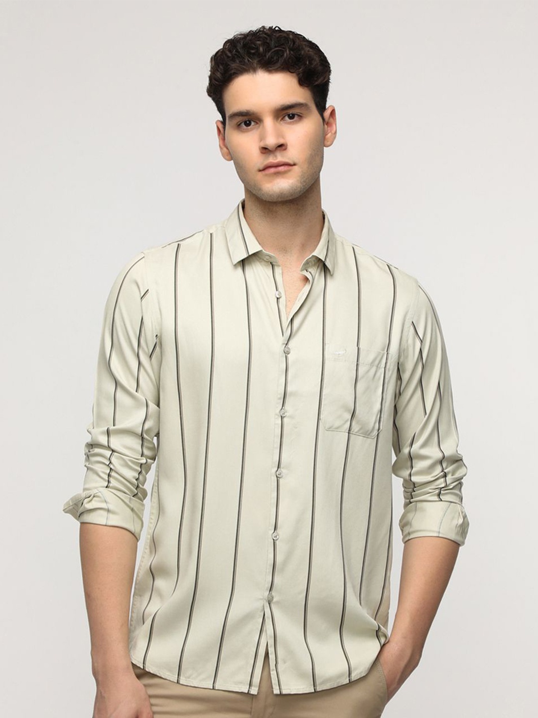 

Crocodile Men Comfort Spread Collar Striped Cotton Casual Shirt, Beige