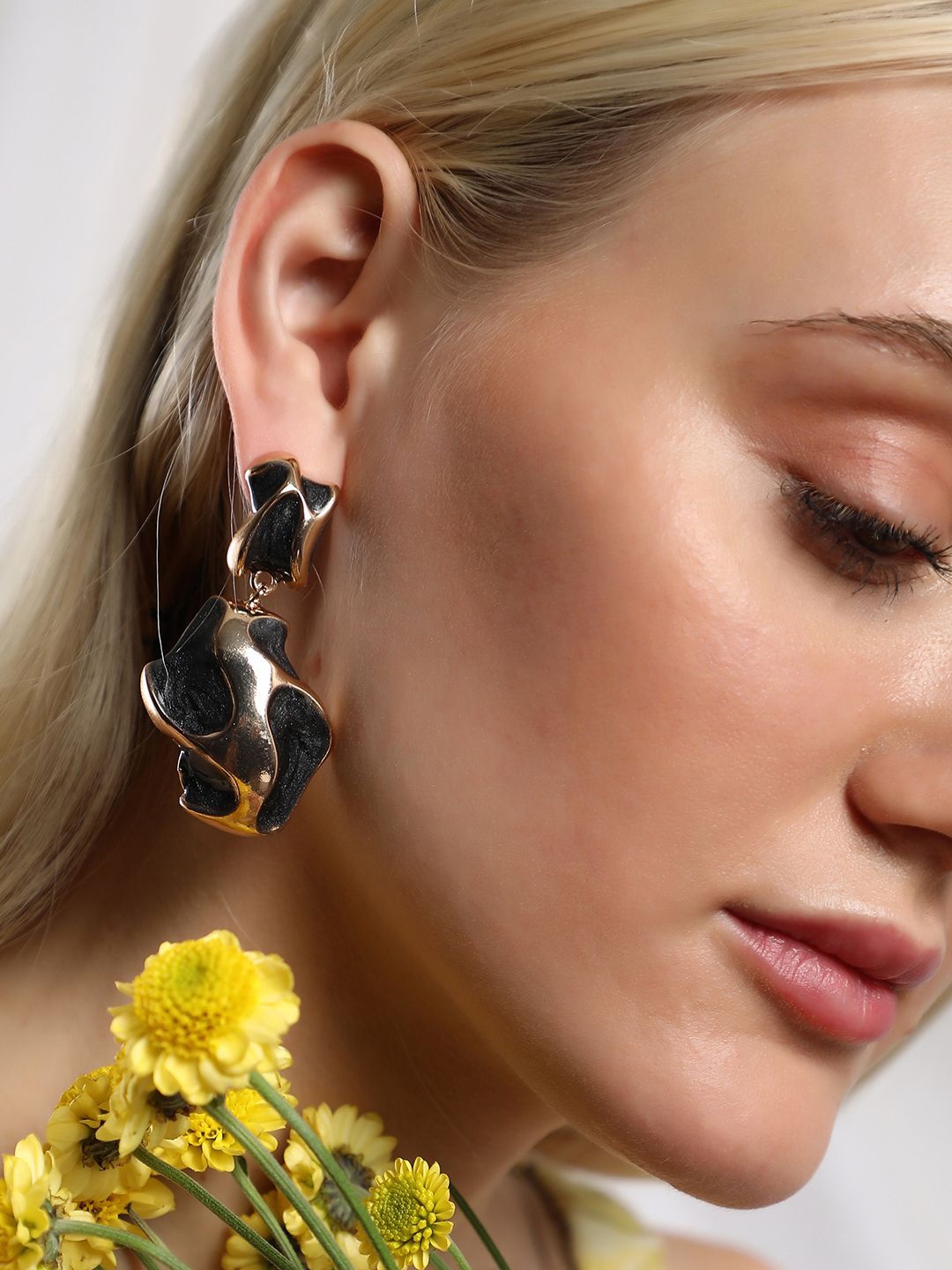 

SOHI Gold-Plated Contemporary The Eroded Drop Earrings, Black