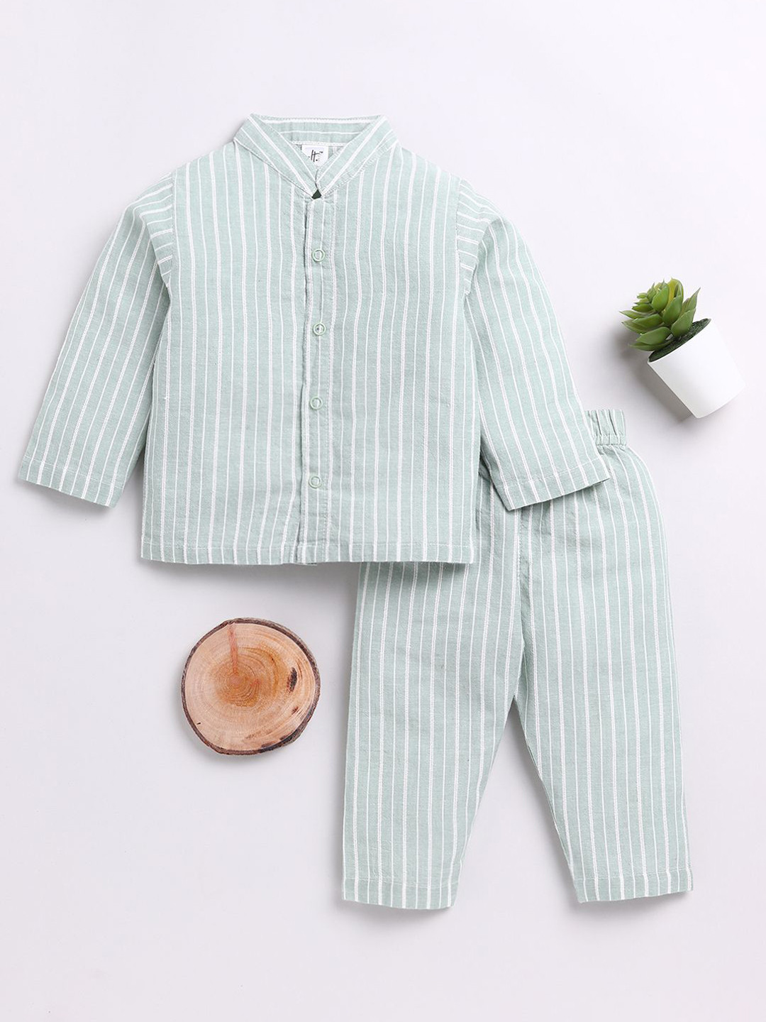 

Clt.s Unisex Kids Striped Night suit, Green