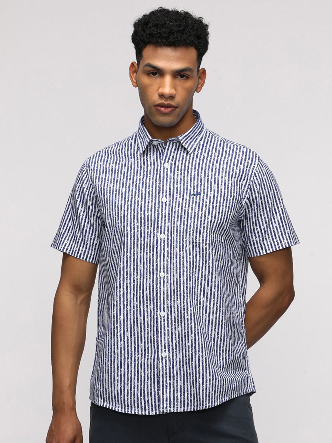 

Crocodile Men Comfort Spread Collar Vertical Striped Cotton Casual Shirt, Blue