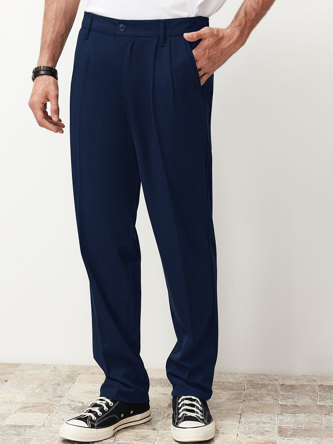 

Trendyol Men Pleated Chinos Trousers, Na