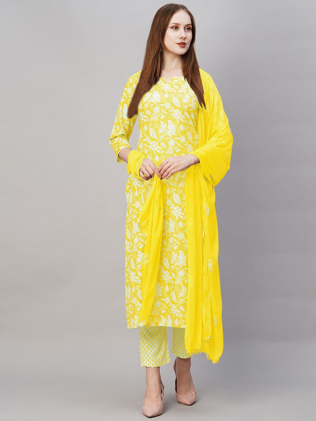 

GoSriKi Floral Printed Notched Neck Straight Kurta With Trousers & Dupatta, Yellow