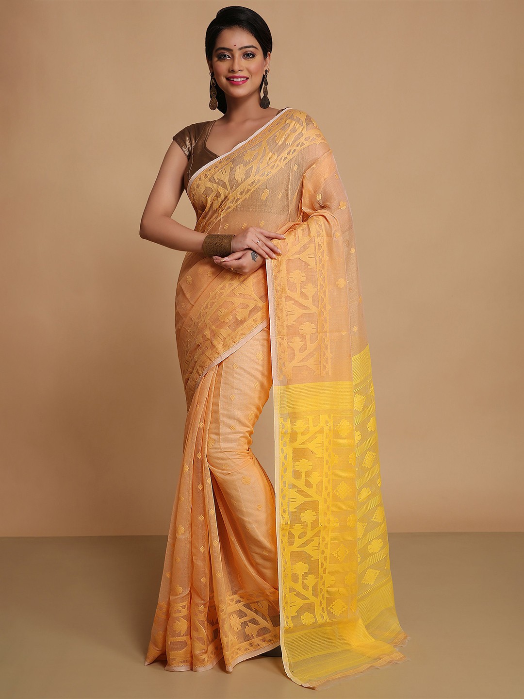 

BENGAL HANDLOOM Women Woven Design Taant Saree, Beige