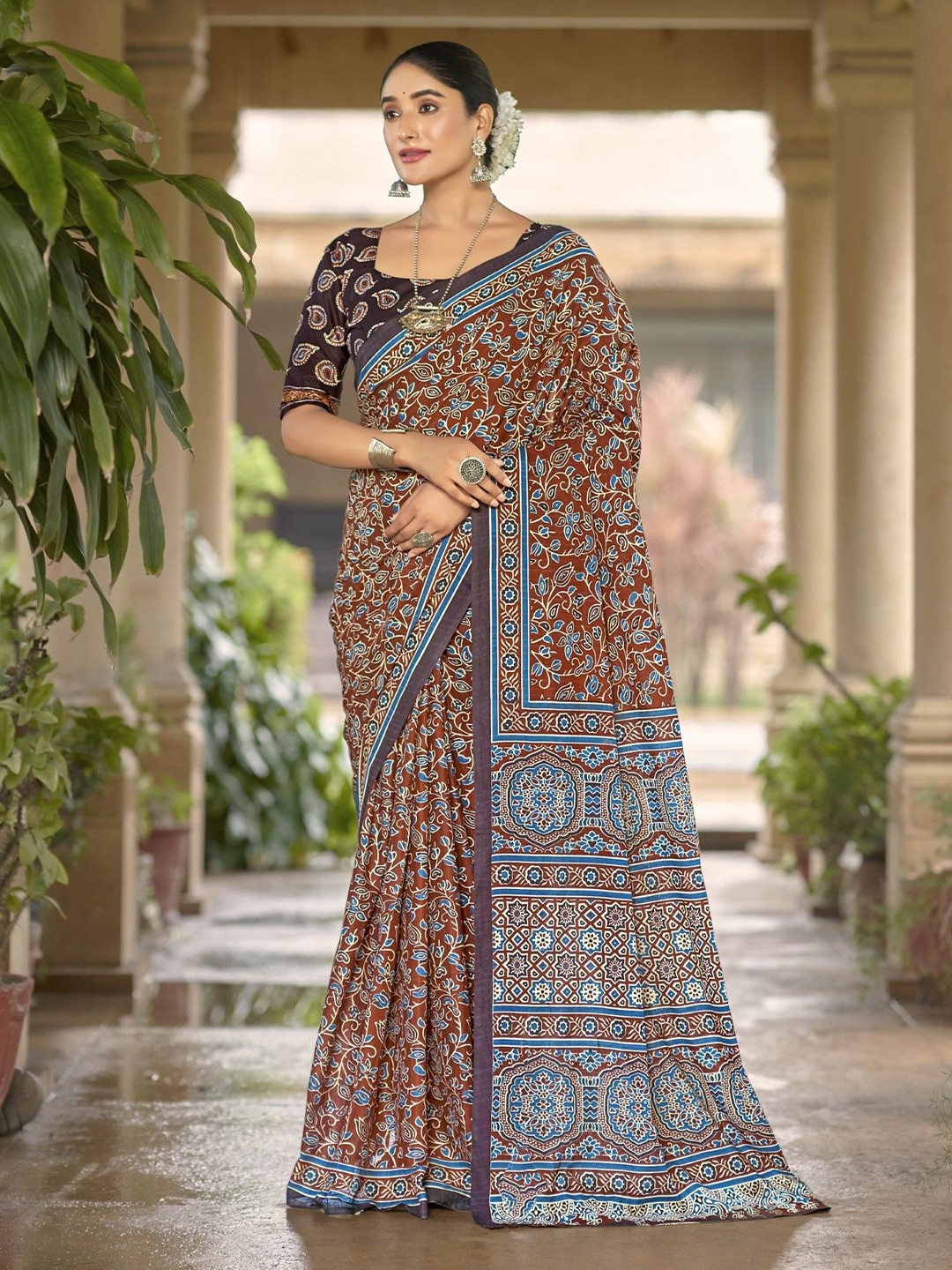 

Munir Floral Pure Cotton Bagru Saree, Brown