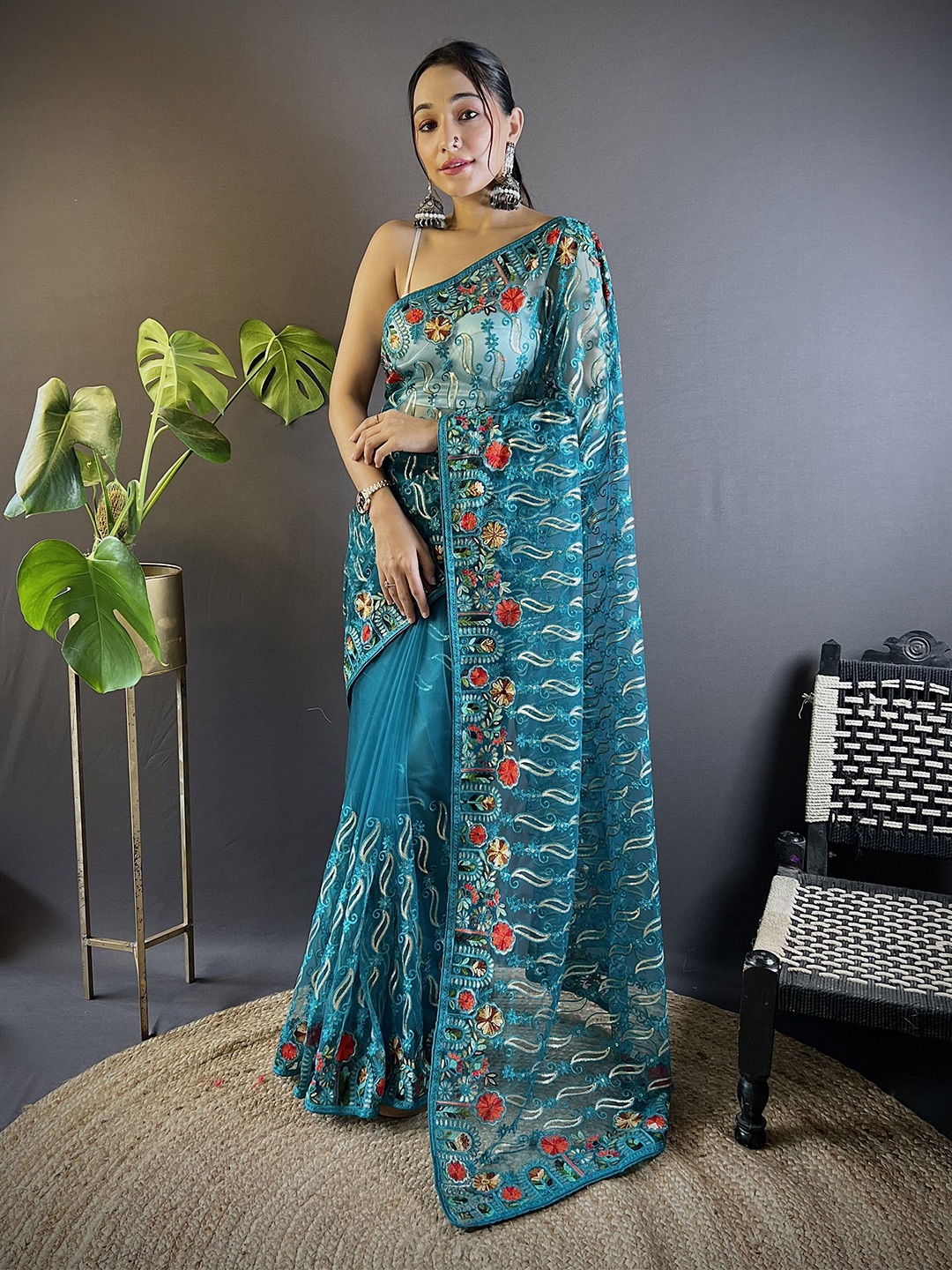 

Munir Floral Embroidered Net Saree, Teal