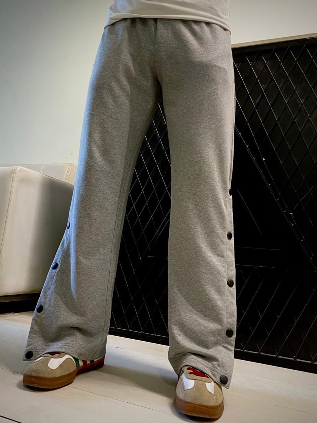 

Aesthetic Bodies Men Retro Buttoned Mid Rise Track Pants, Grey