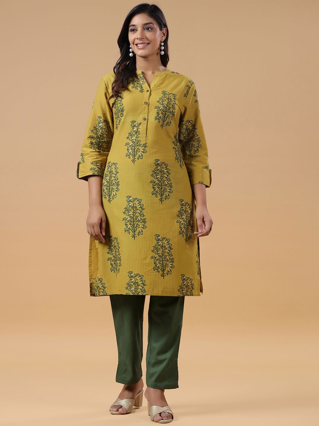 

SAVI Floral Printed Mandarin Collar Regular Pure Cotton Kurta With Trousers, Green