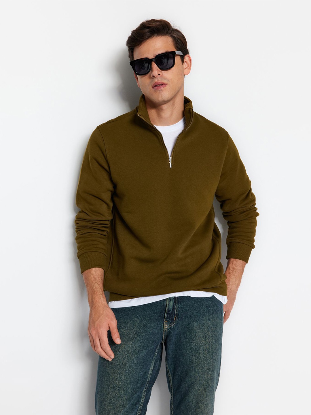 

Trendyol Men Solid Sweatshirt, Green