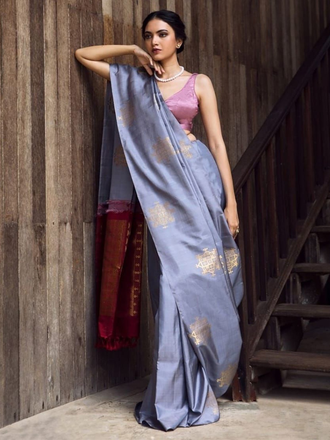

QENY Woven Design Zari Banarasi Saree, Grey