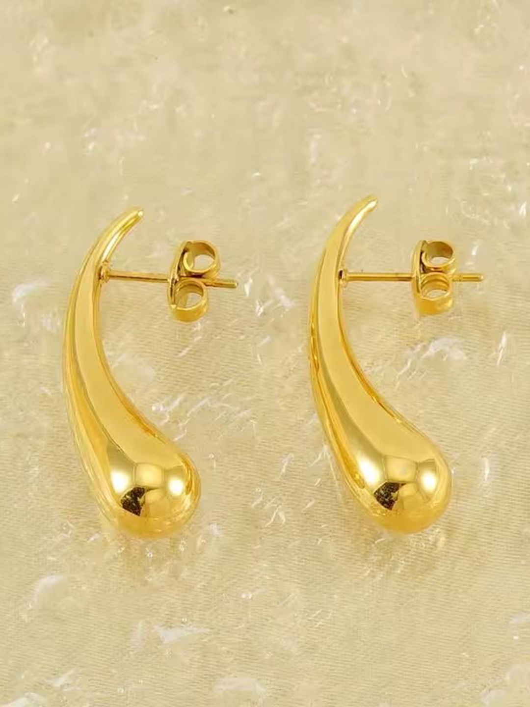 

MEENAZ Gold-Plated Stainless Steel Anti Tarnish Teardrop Shaped Studs