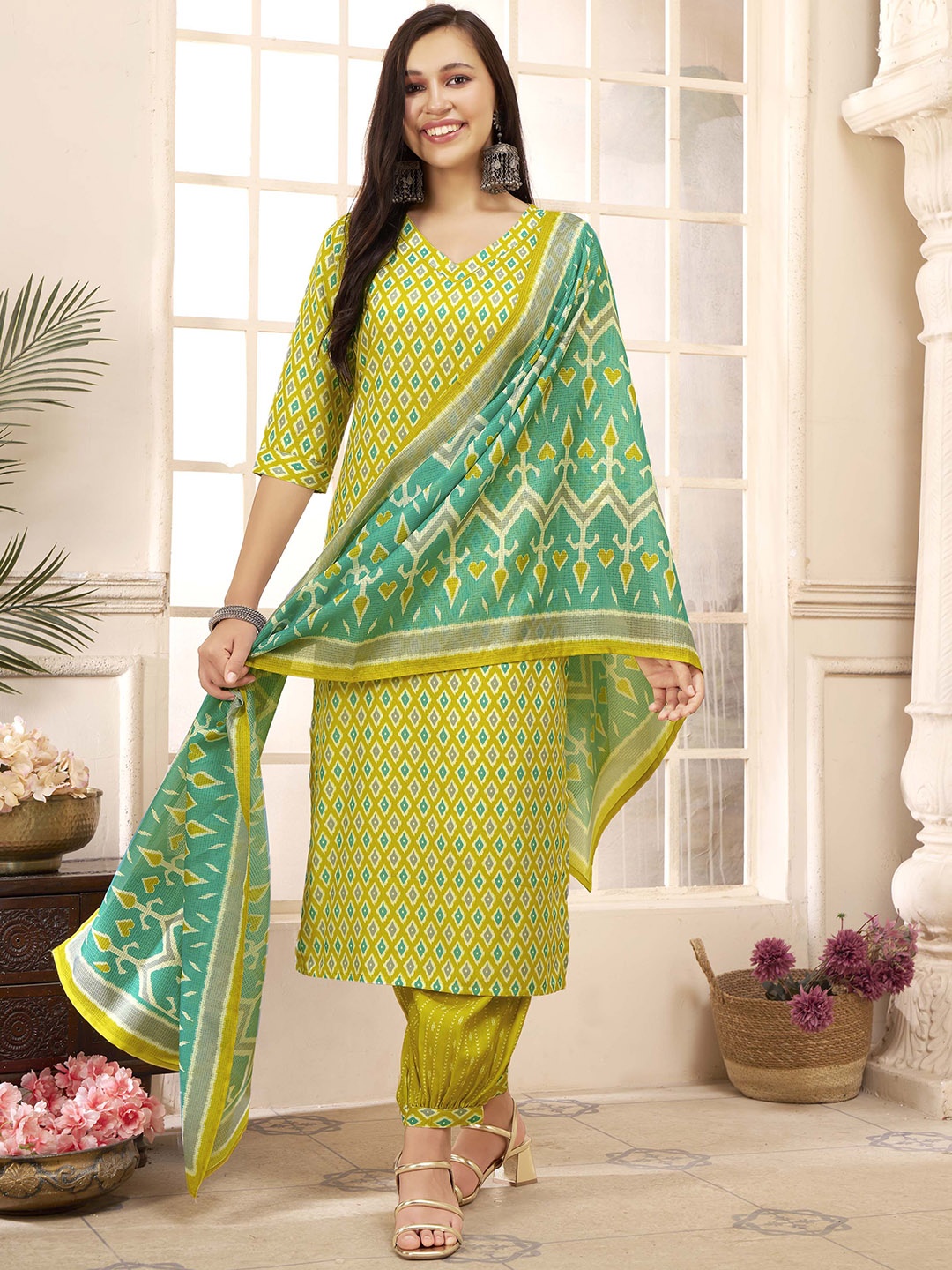 

Anouk Rustic Geometric Printed Regular Straight Kurta with Trousers & Dupatta, Mustard