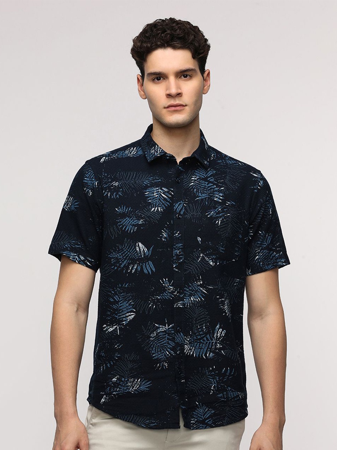 

Crocodile Men Comfort Spread Collar Floral Printed Cotton Casual Shirt, Navy blue