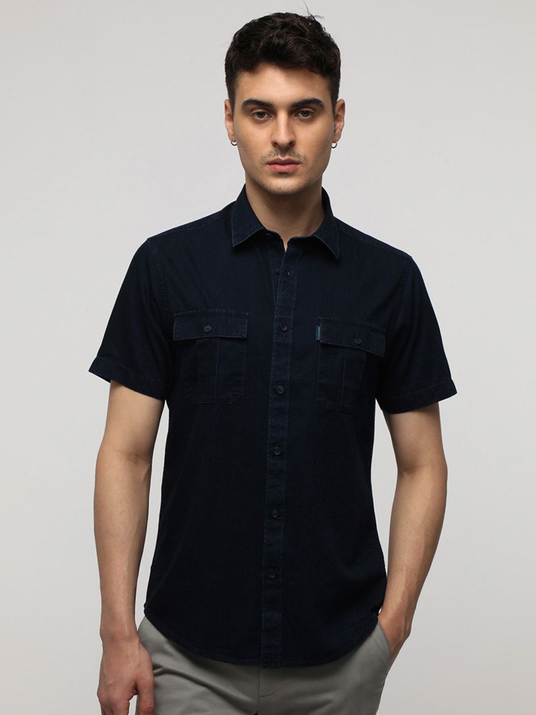 

Crocodile Men Comfort Spread Collar Solid Cotton Casual Shirt, Blue