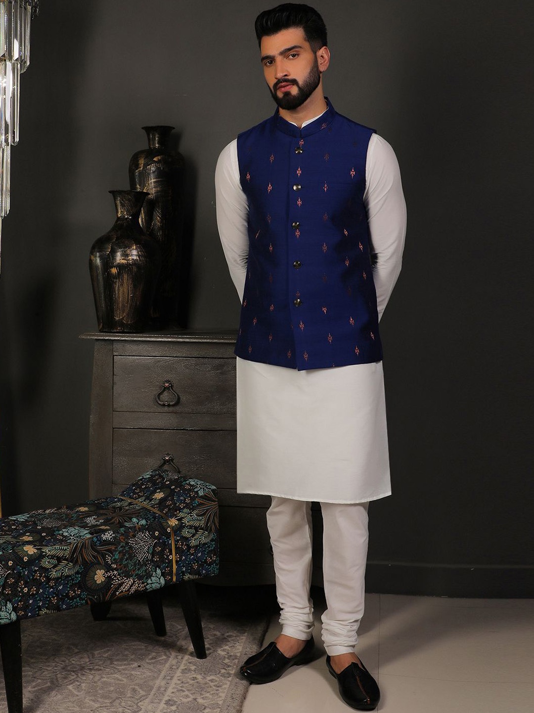 

DEYANN Mandarin Collar Jacquard Straight Kurta With Churidar & Nehru Jacket, Blue