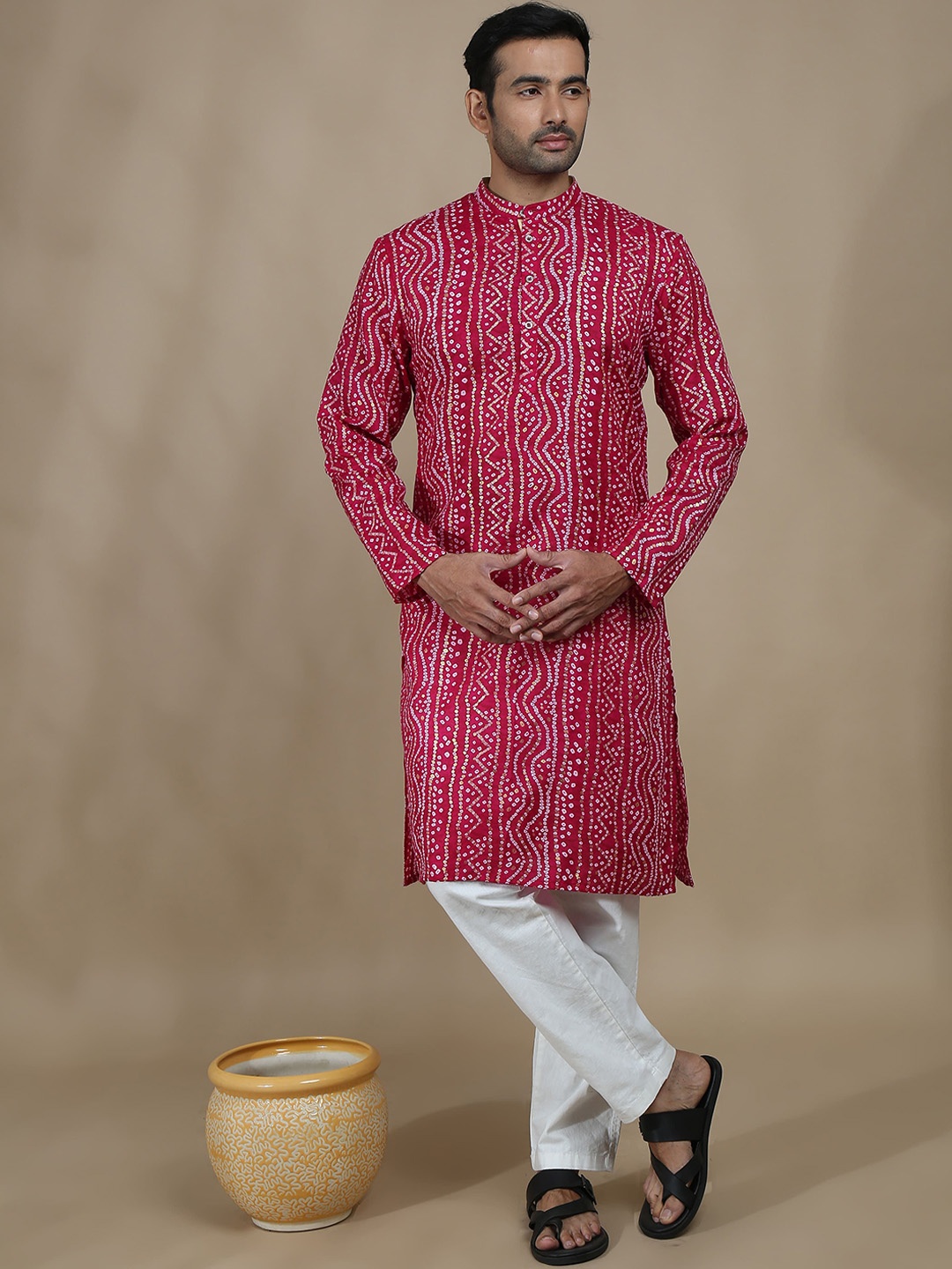 

FILORI Bandhani Printed Mandarin Collar Straight Kurta With Pyjamas, Pink