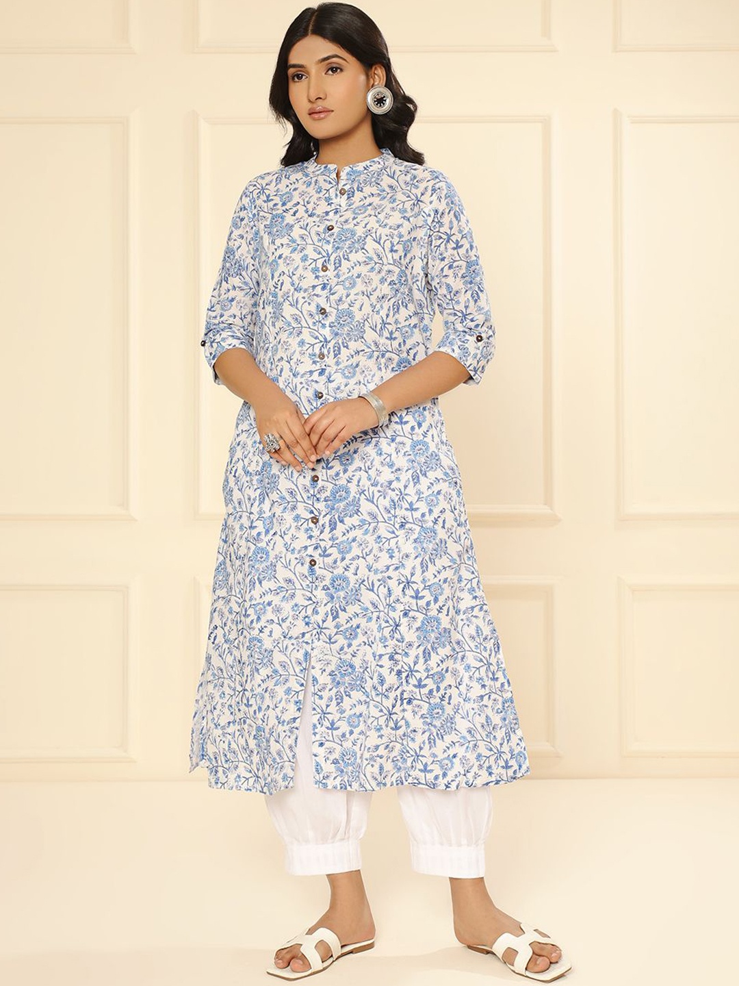 

ARAVALII Floral Printed Mandarin Collar Pure Cotton Straight Kurta, White