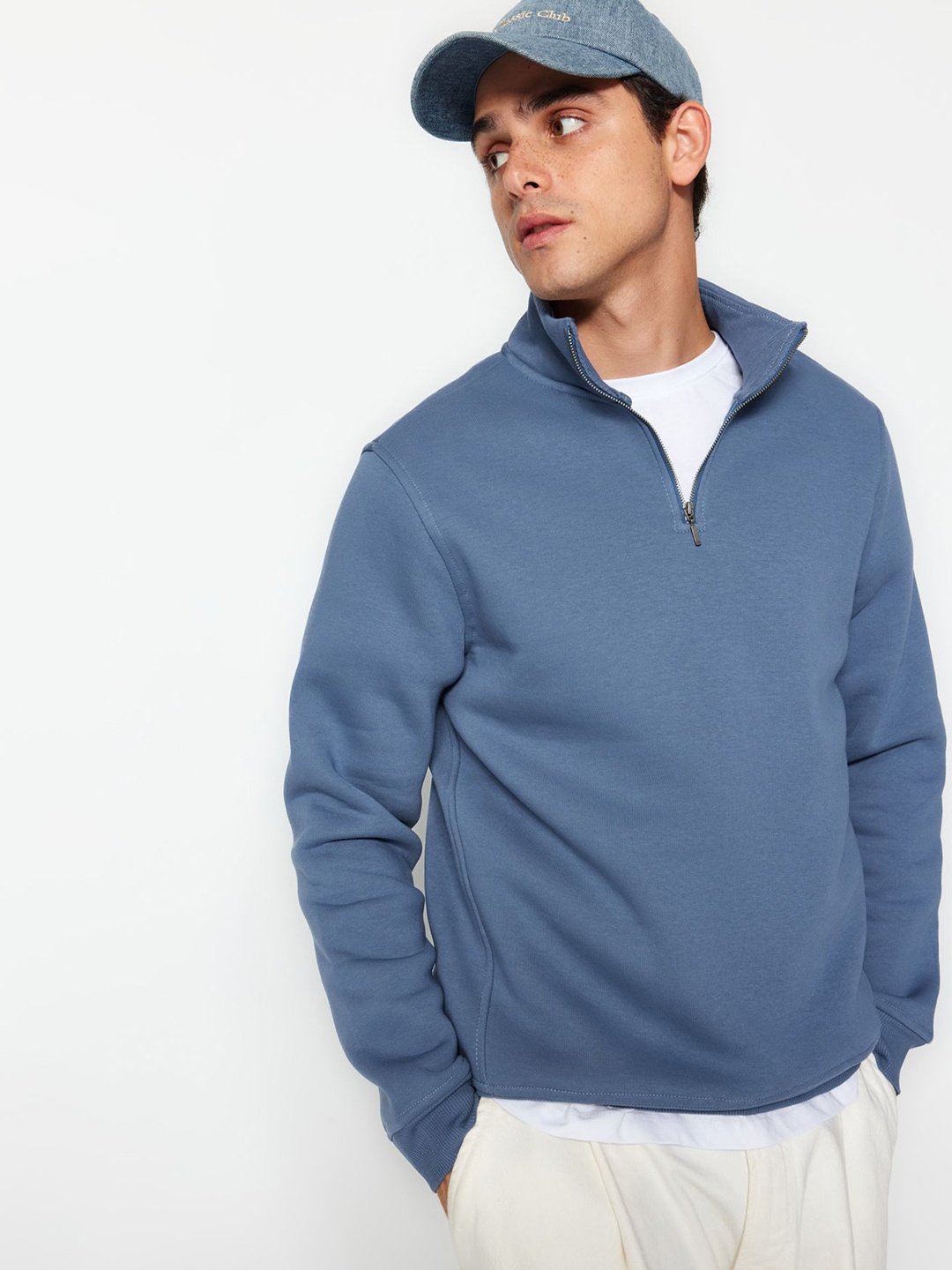 

Trendyol Men Solid Sweatshirt, Teal