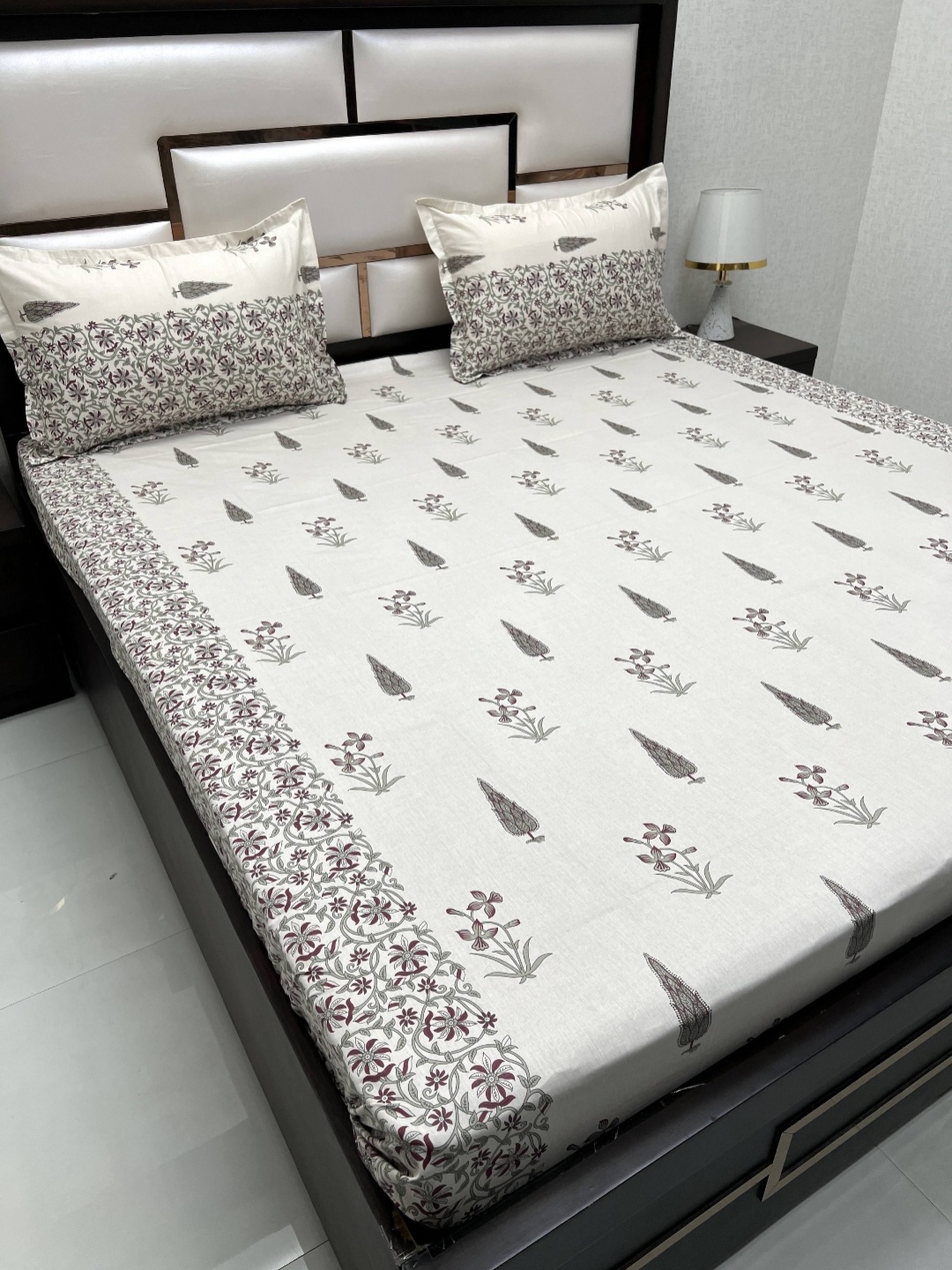

Pure Decor Royal Passion Cream-Coloured Ethnic 400 TC Queen Bedsheet with 2 Pillow Covers